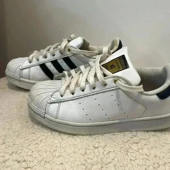 Adidas “Stan Smith” Superstar tennis shoes size 1. In good condition. - Picture 4 of 8